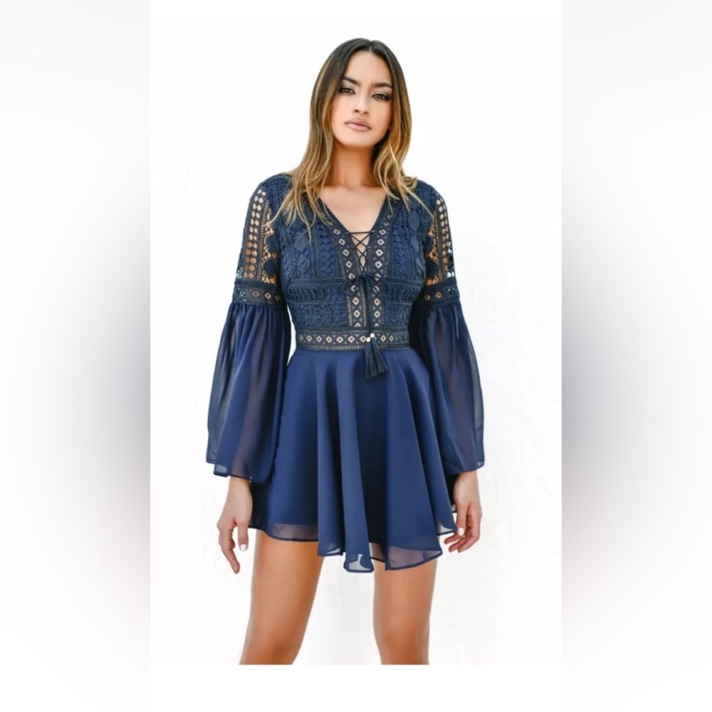 2 FOR $25 Two Sisters the Label Alyse Dress Lace Dress Bell Sleeve 4 6 NEW $89